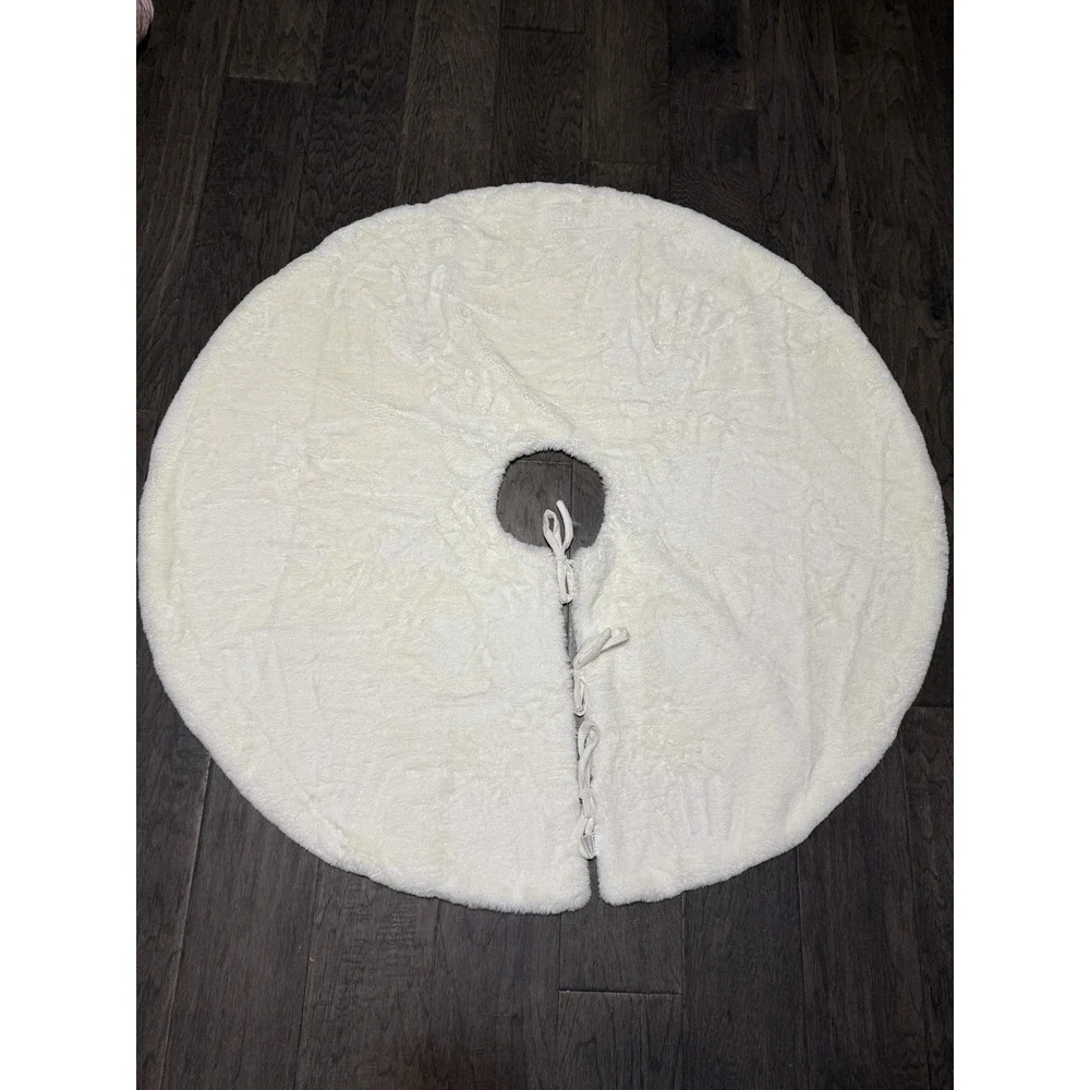 Nordstrom Faux Fur Christmas Tree Cream Super Soft Tie Closure NWOT